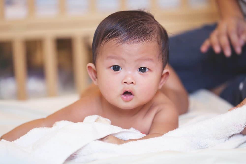 baby laying down, baby rash